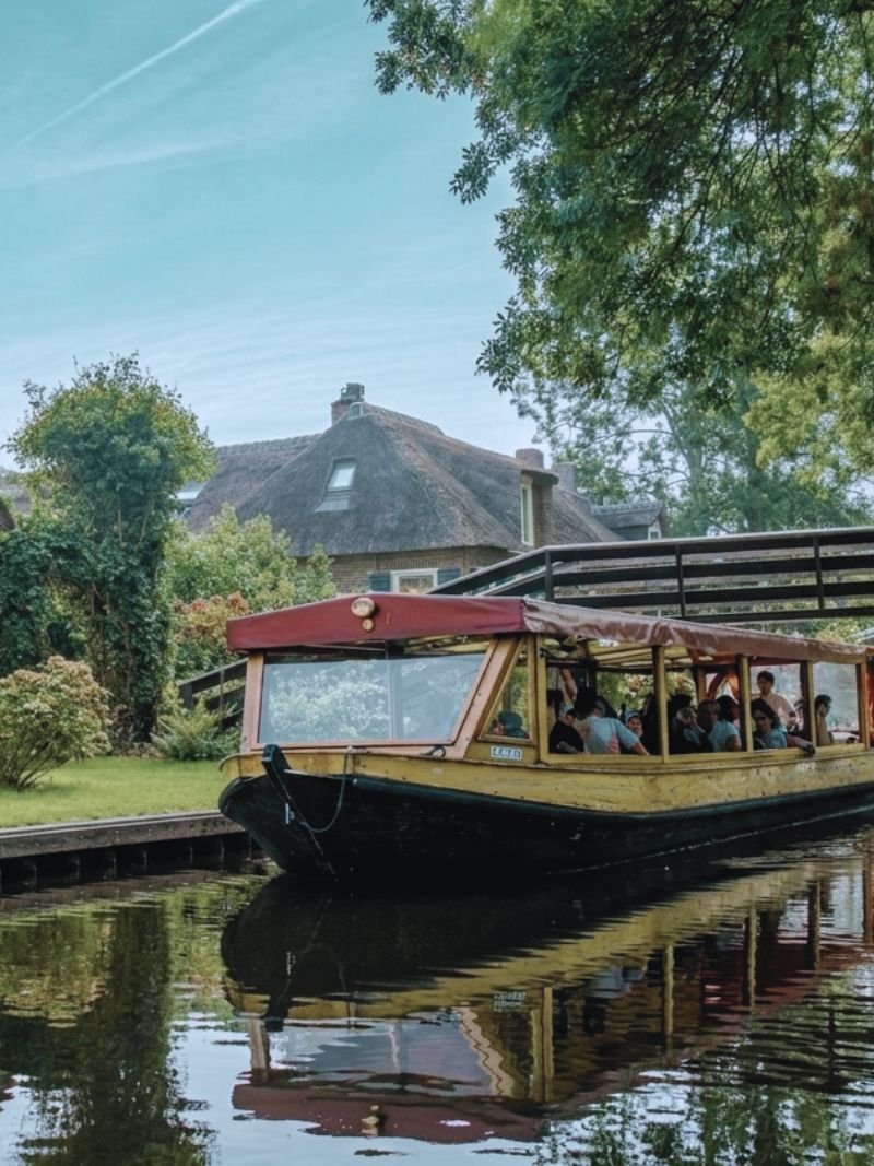 Canal Cruise Giethoorn